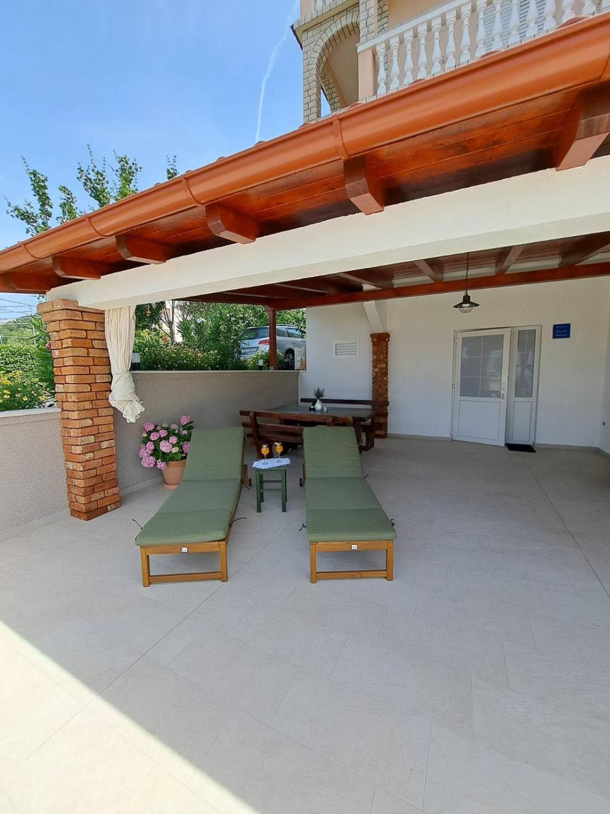 Apartments Tinjarosa Mundanije Стая снимка